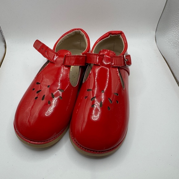 The Doll Maker Toddler Girl 9 Red Patent Leather Dress Shoes w/ Strap Mary Janes - Picture 2 of 6